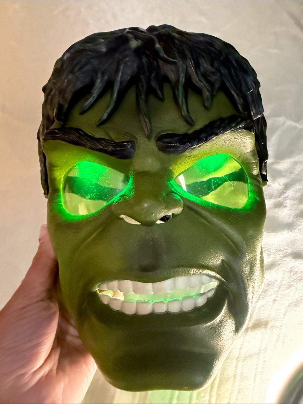 2008 Hasbro Marvel The Incredible Hulk Electronic Light-Up Eyes Costume Mask
